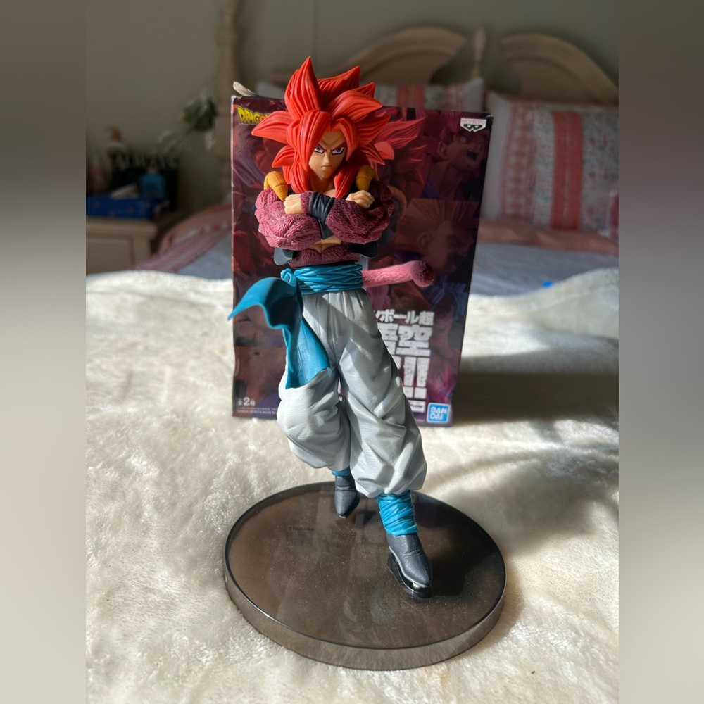Dragon Ball Figure Super Saiyan 4 Gogeta